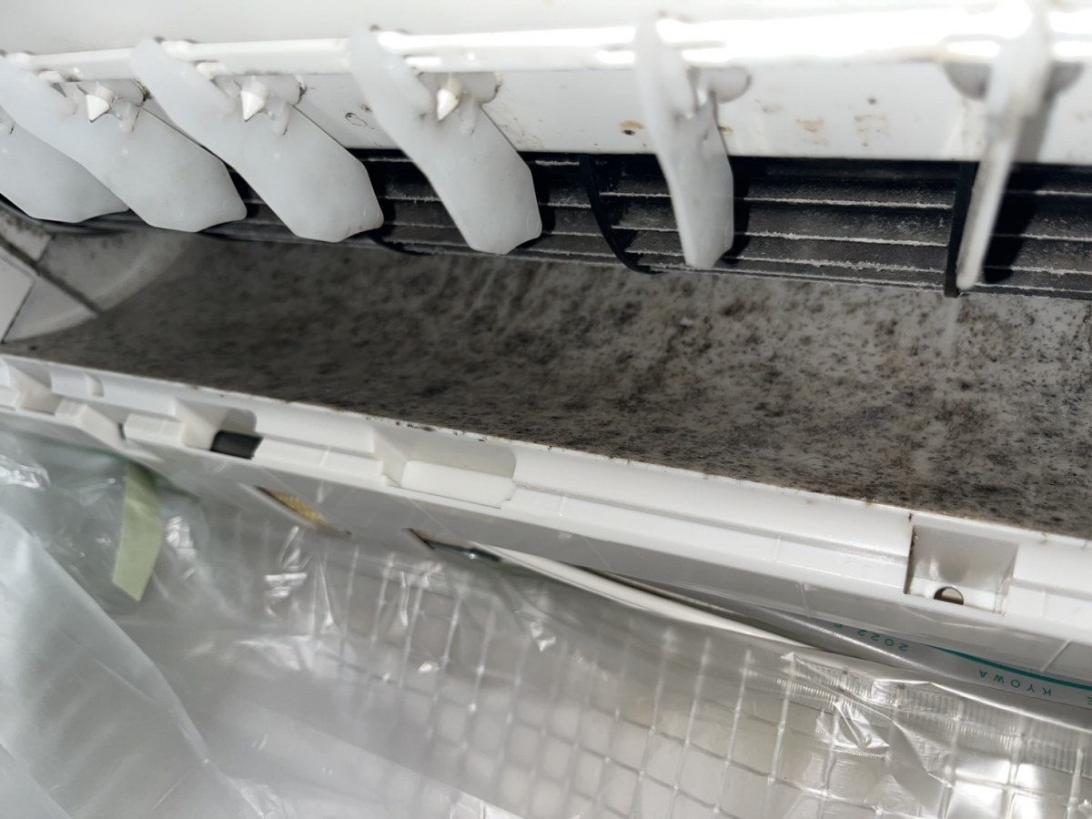 東京都練馬区の壁掛けエアコンの作業前2