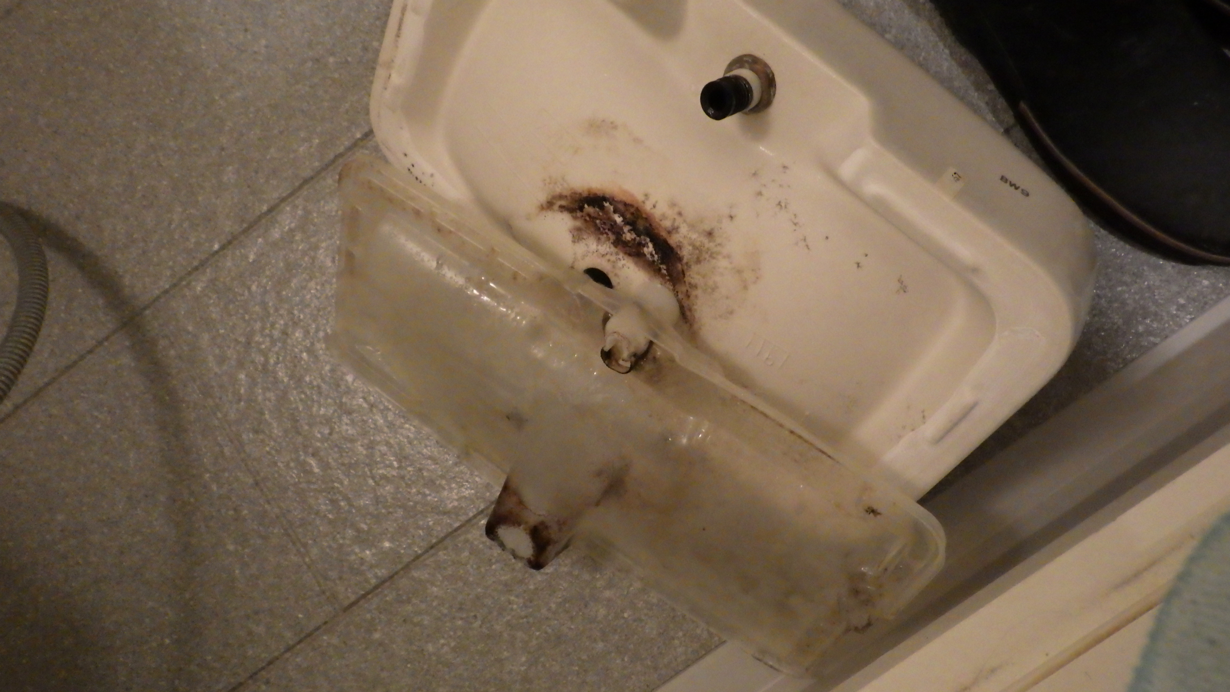 東京都品川区のトイレクリーニングの作業前2