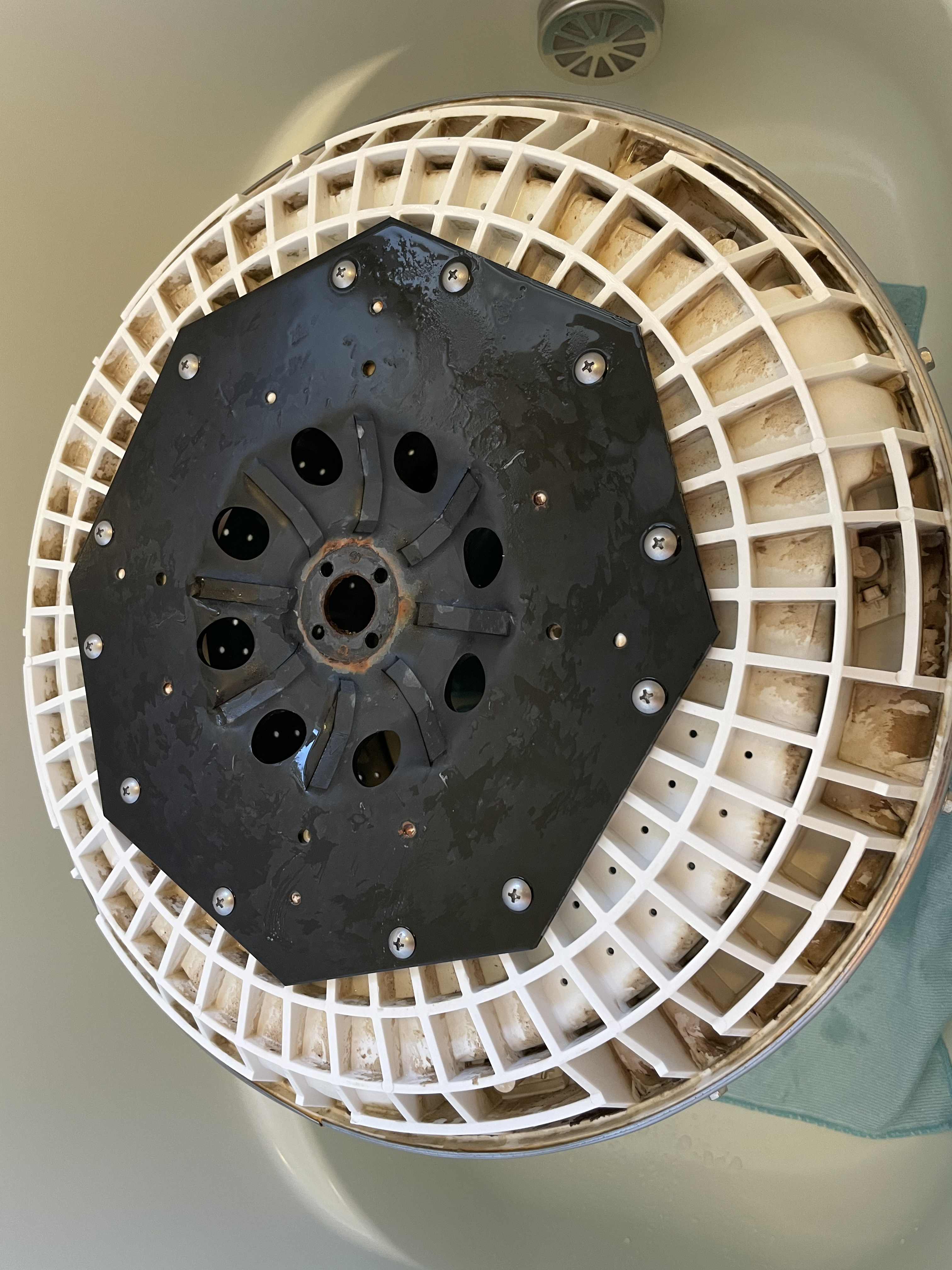 岩手県盛岡市の洗濯機分解クリーニングの作業前1