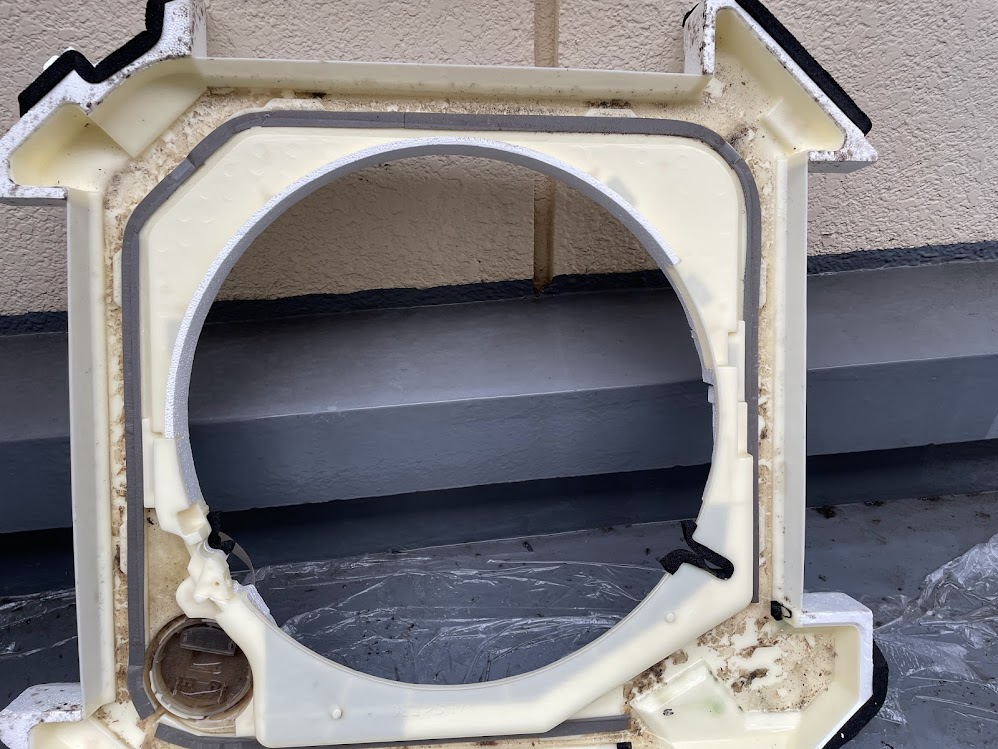 東京都目黒区の業務用天井埋め込みエアコンの作業前1