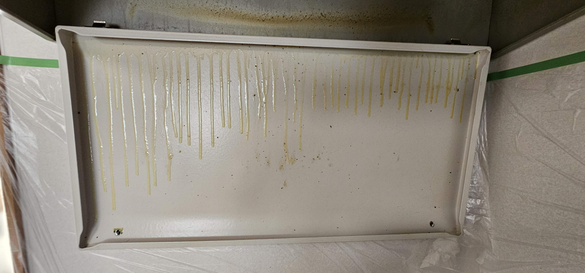 宮崎県西臼杵郡高千穂町のレンジフードクリーニングの作業前1