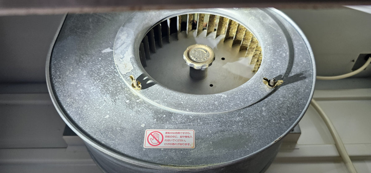 宮崎県西臼杵郡高千穂町のレンジフードクリーニングの作業前2