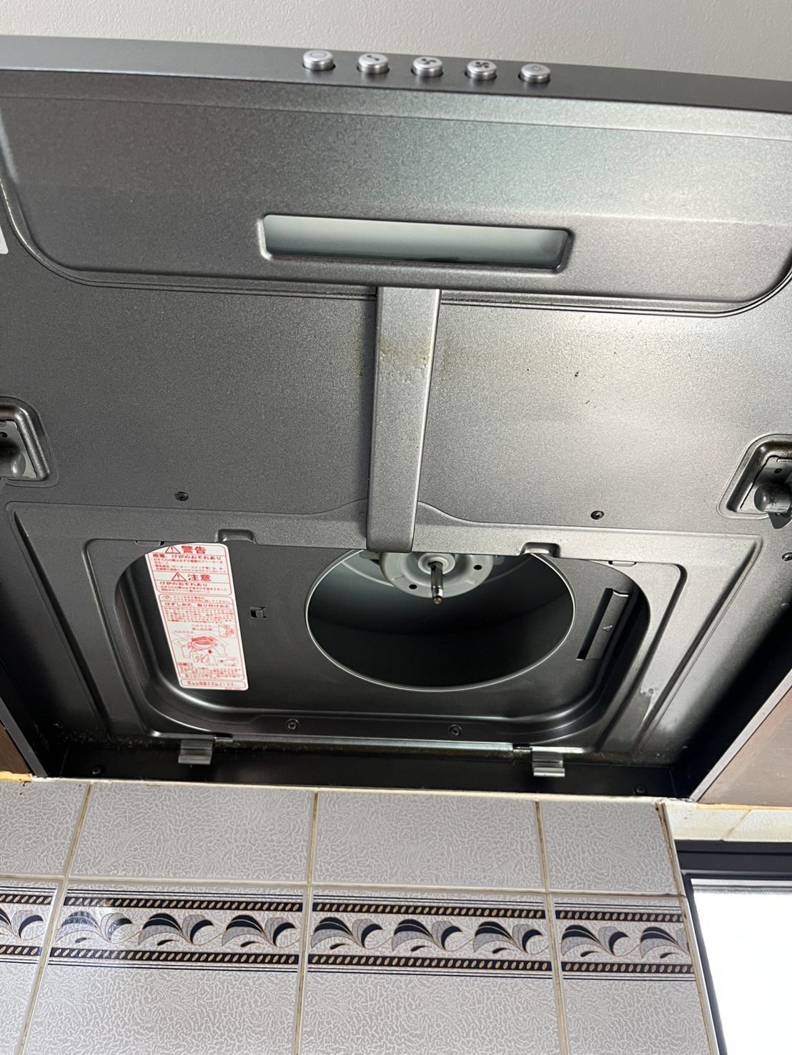 埼玉県川口市のレンジフードクリーニングの作業前2