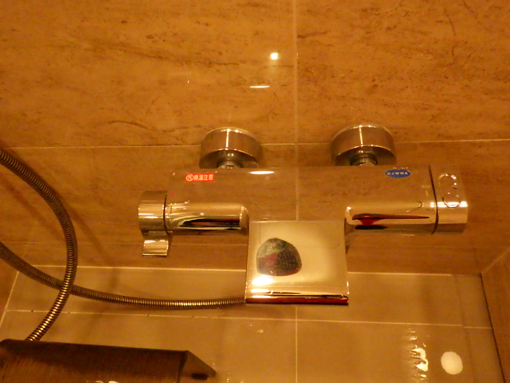 東京都港区南麻布の浴室・お風呂クリーニングの作業後2