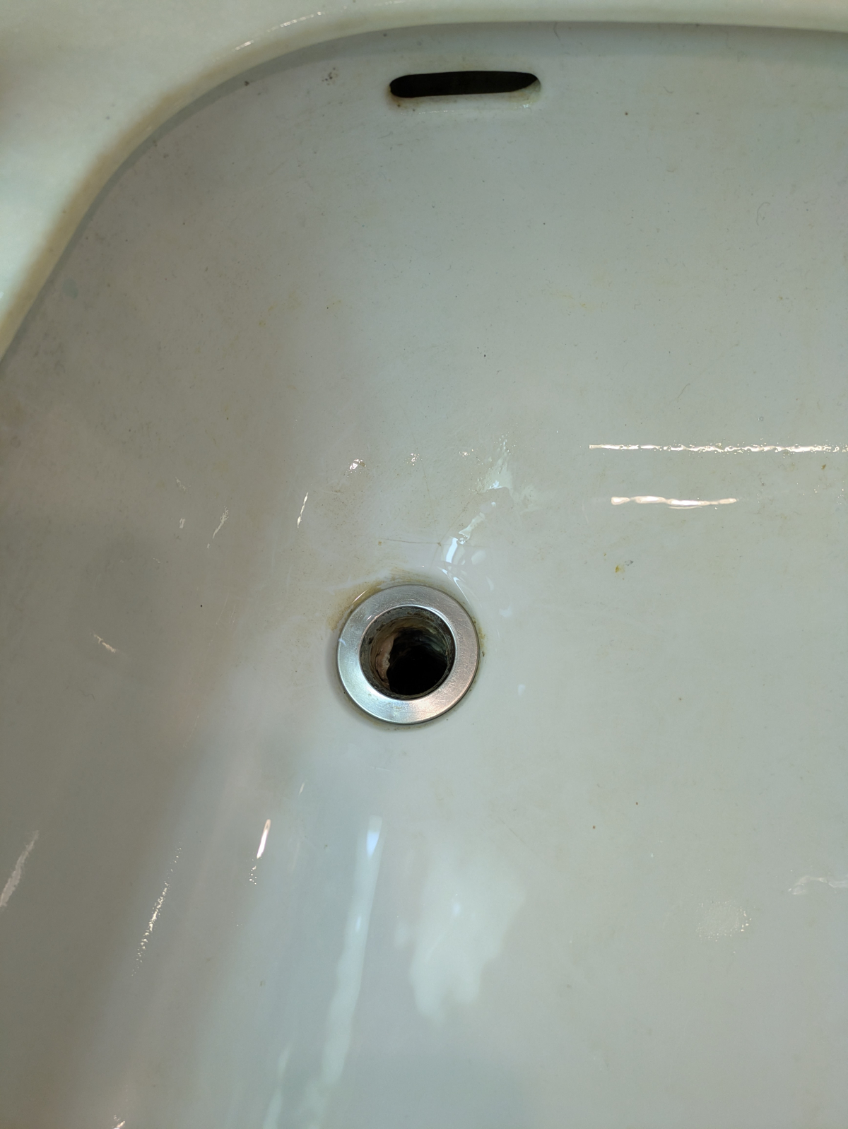 埼玉県戸田市の洗面所クリーニングの作業前2