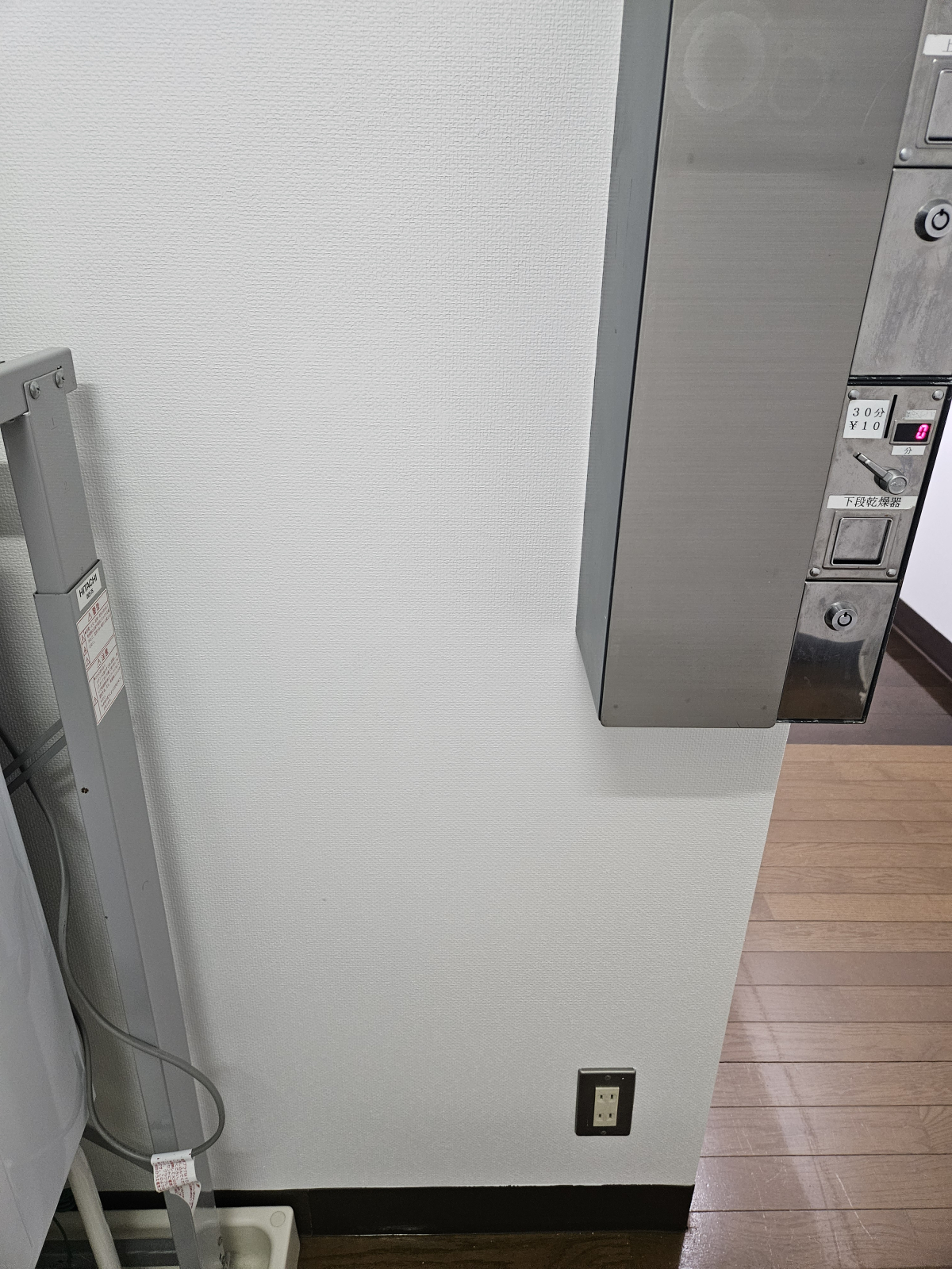 岩手県盛岡市の壁紙復元塗装の作業後1