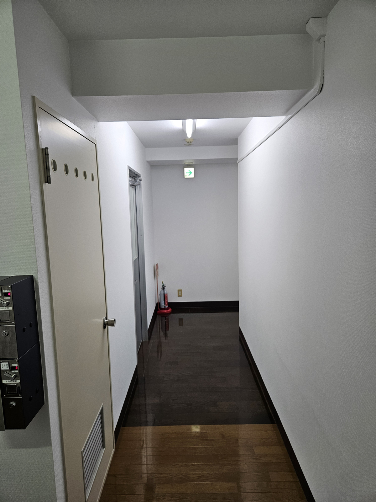 岩手県盛岡市の壁紙復元塗装の作業後2