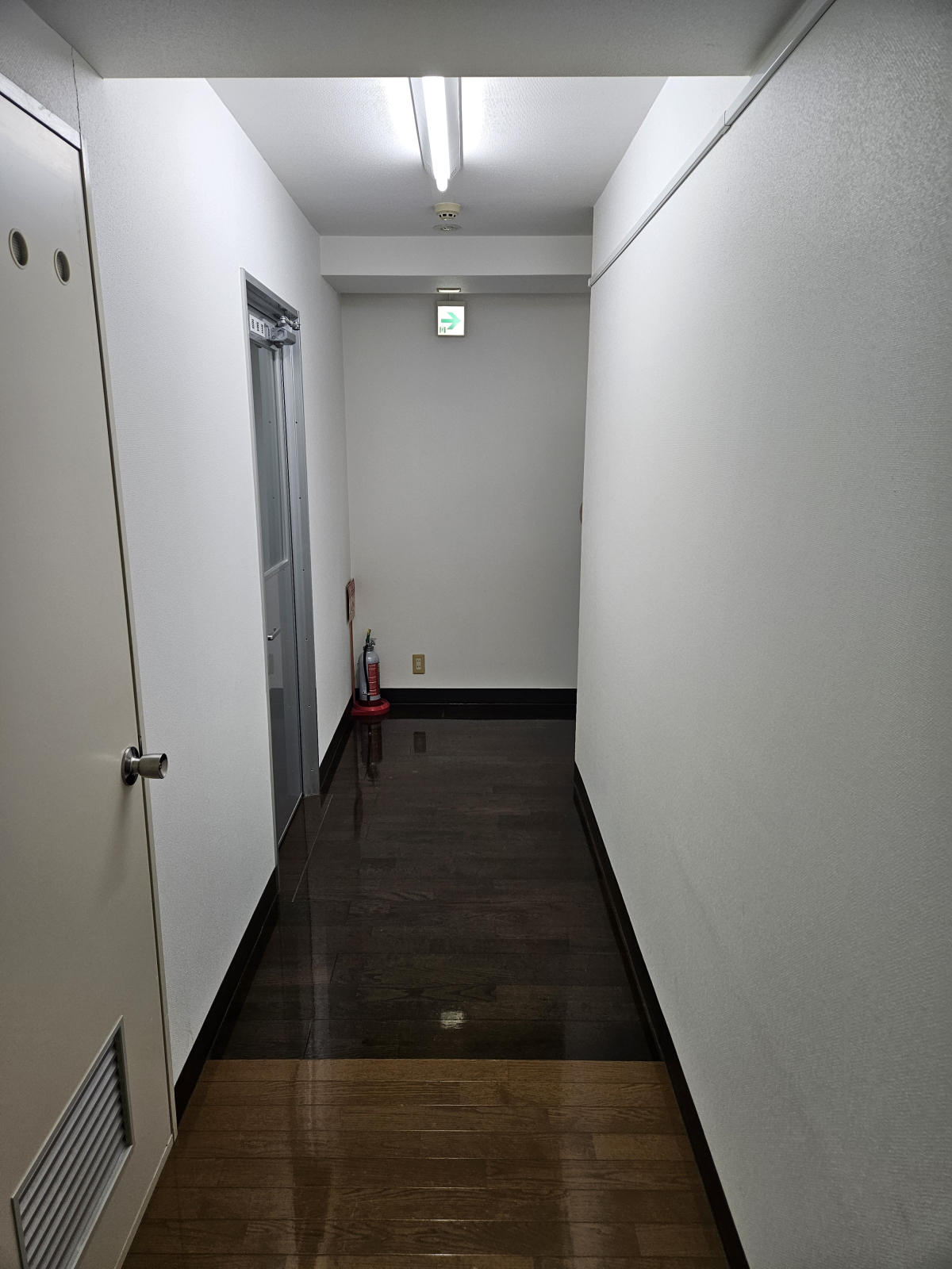 岩手県盛岡市の壁紙復元塗装の作業前2