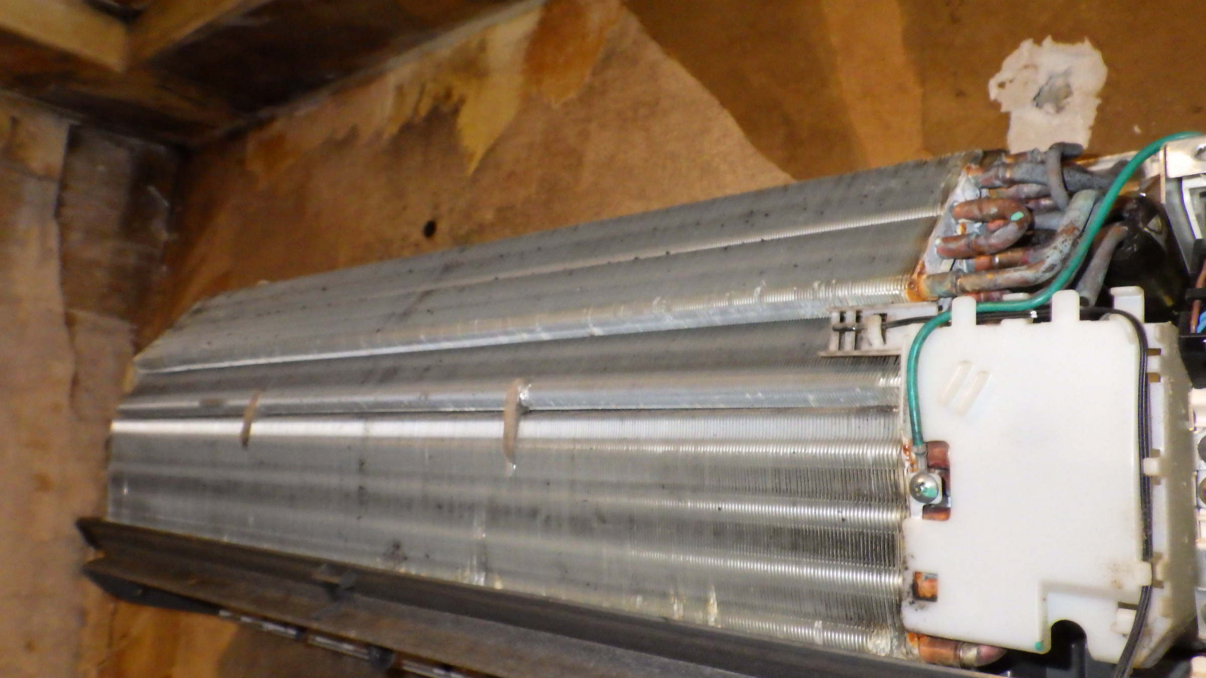 東京都目黒区中目黒の壁掛けエアコンの作業前2