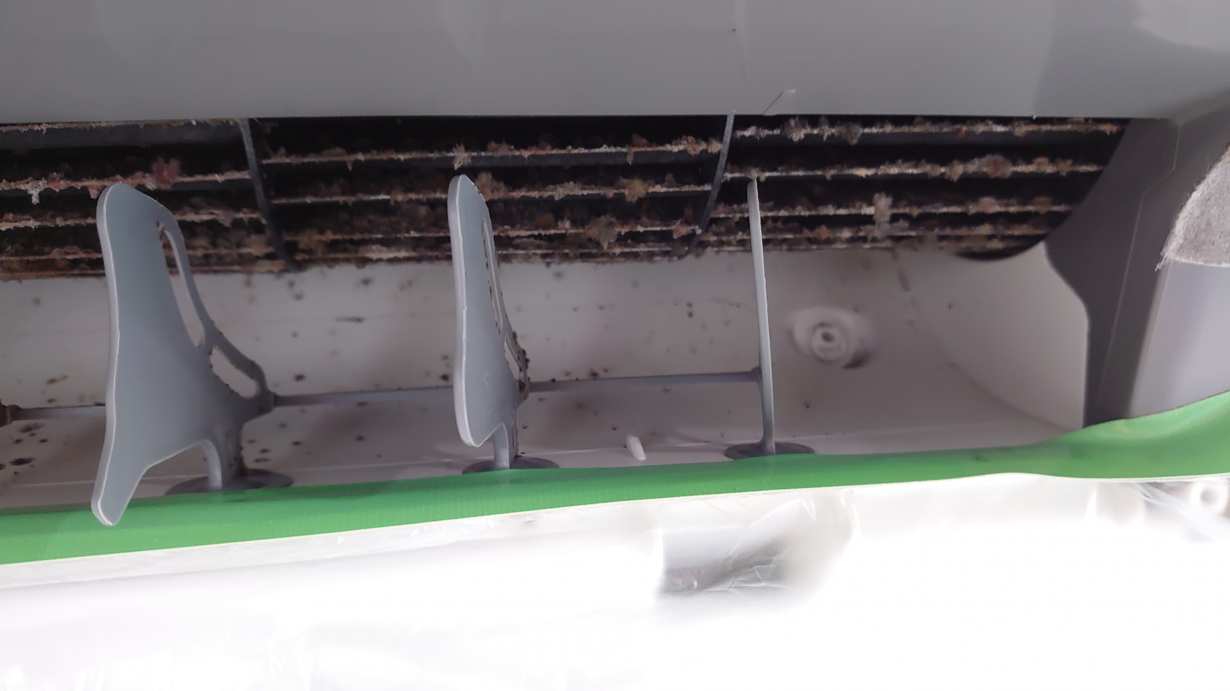 東京都小平市の壁掛けエアコンの作業前1