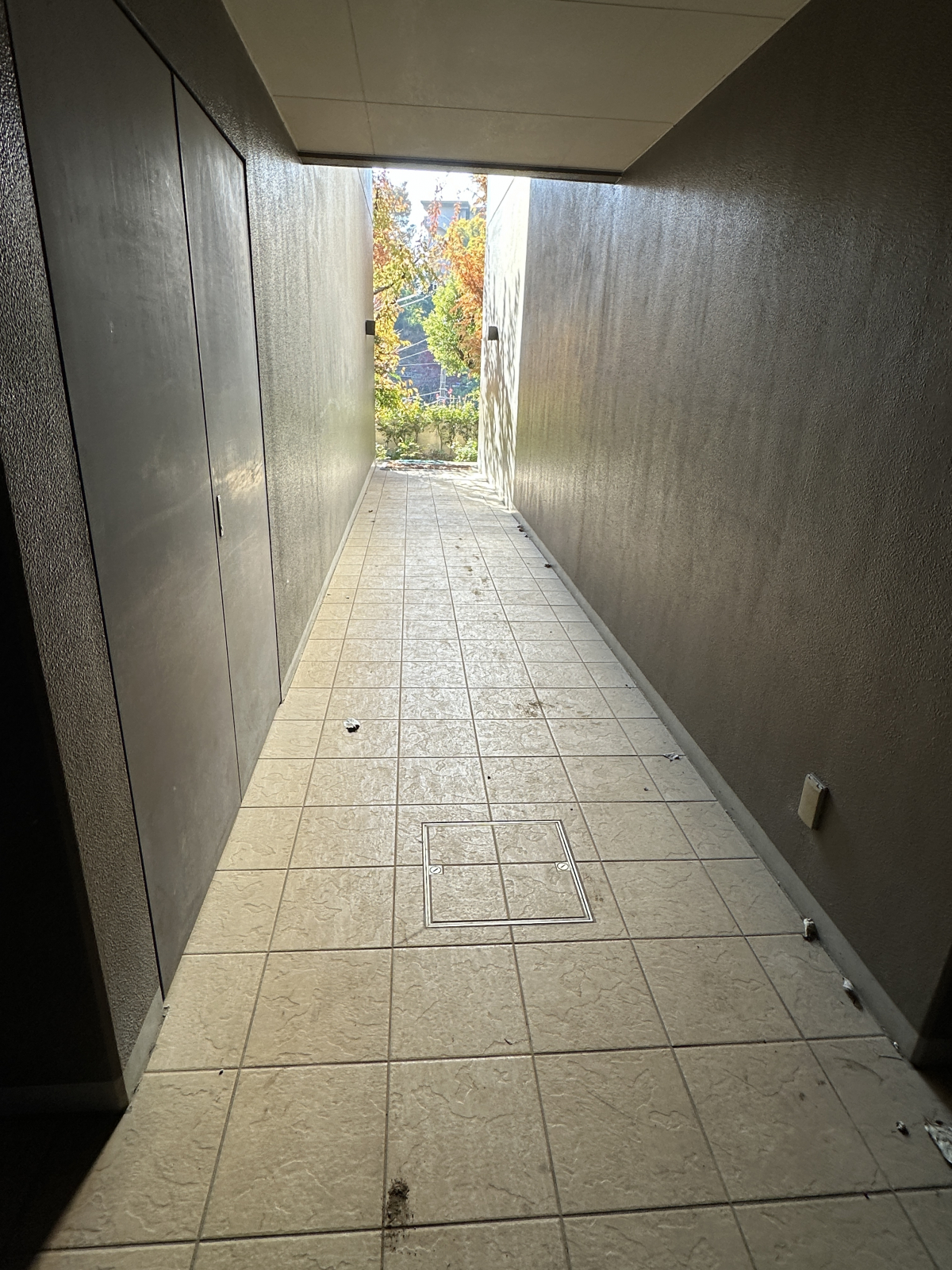 埼玉県春日部市のビル・マンション共用部清掃の作業前1