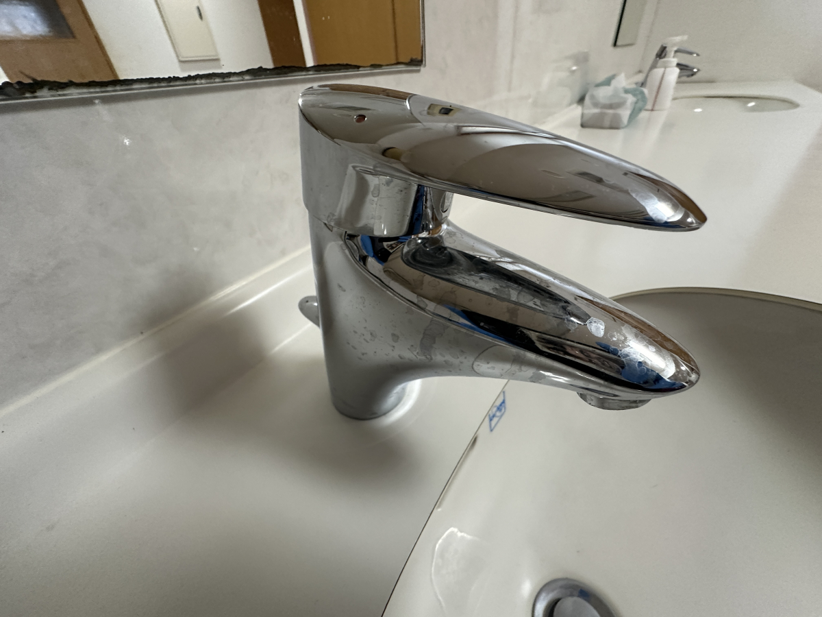 埼玉県春日部市の洗面所クリーニングの作業前1