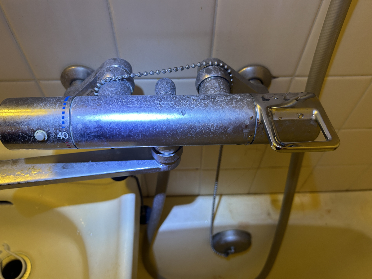 神奈川県横浜市青葉区の浴室・お風呂クリーニングの作業前1