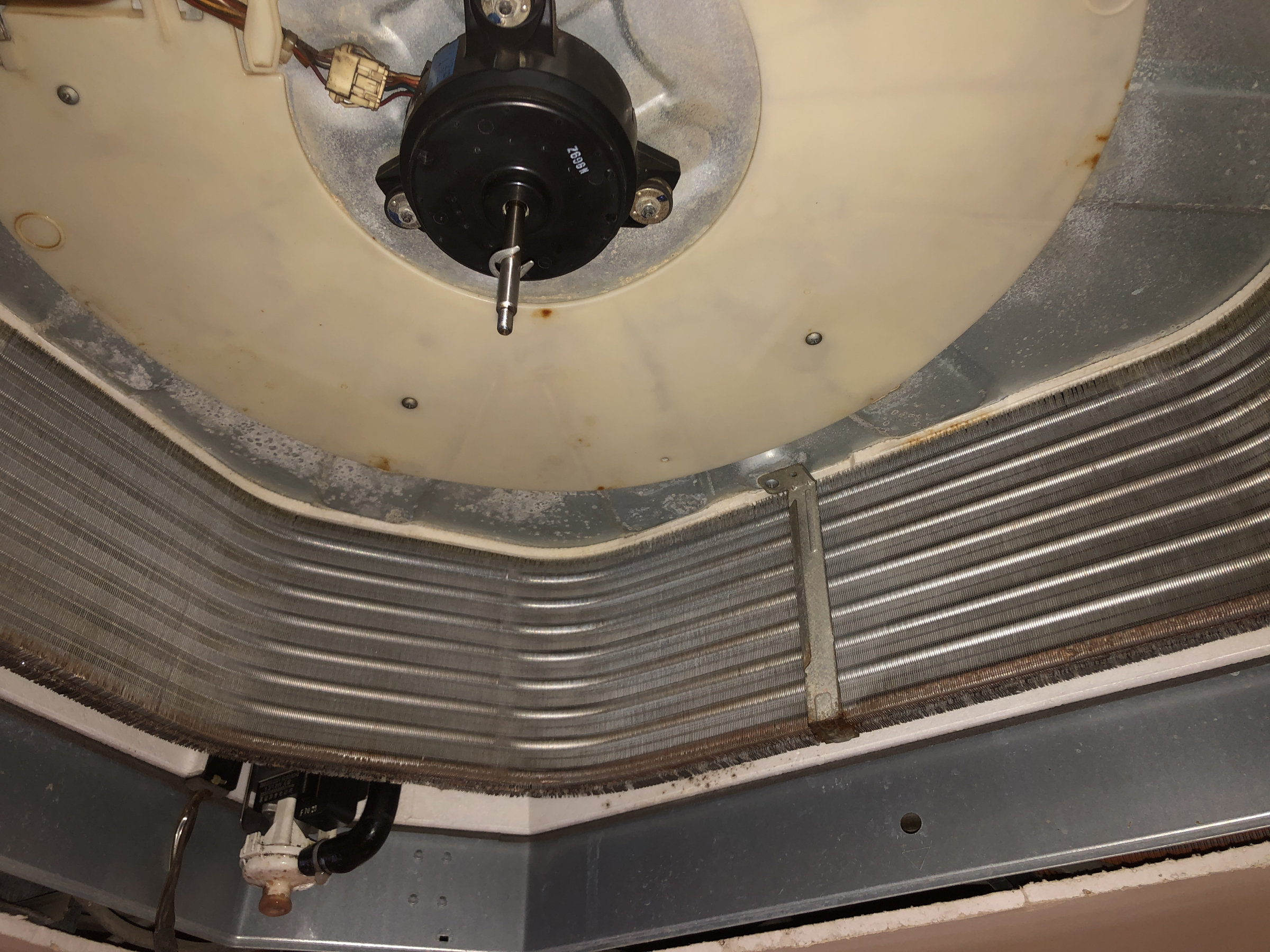 東京都千代田区麹町の業務用天井吊りエアコンの作業後1