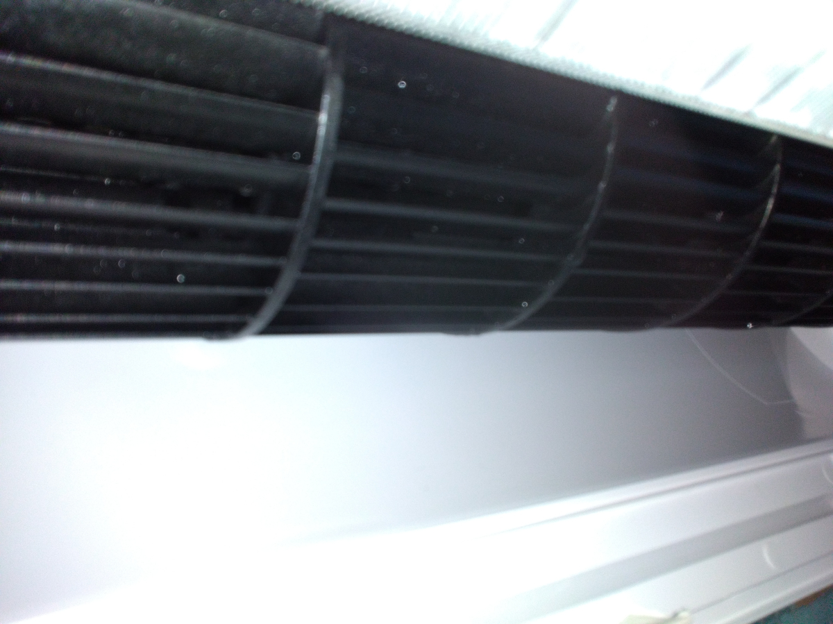 愛知県瀬戸市の壁埋め込みエアコンの作業後1