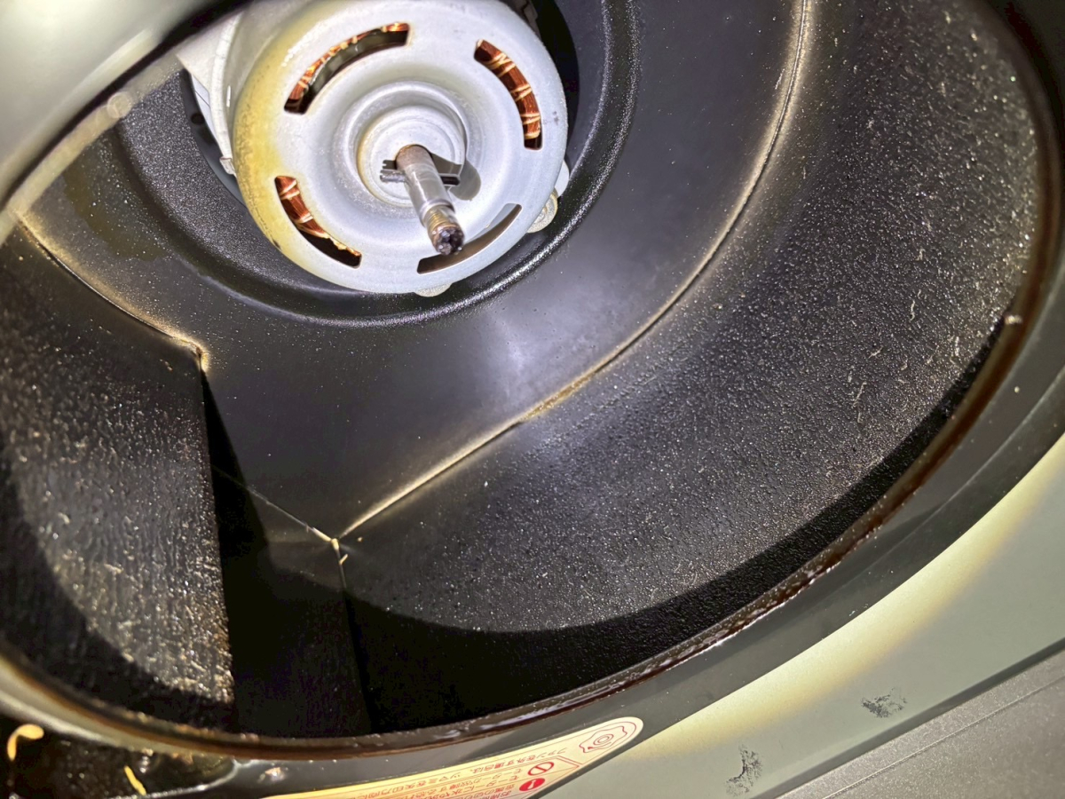 滋賀県近江八幡市のレンジフードクリーニングの作業前1