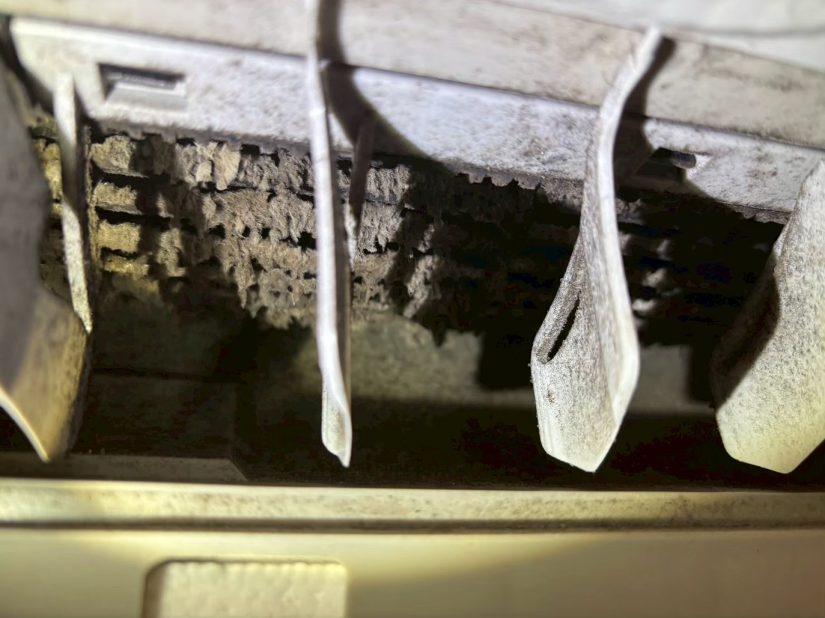 滋賀県近江八幡市の壁掛けエアコンの作業前1