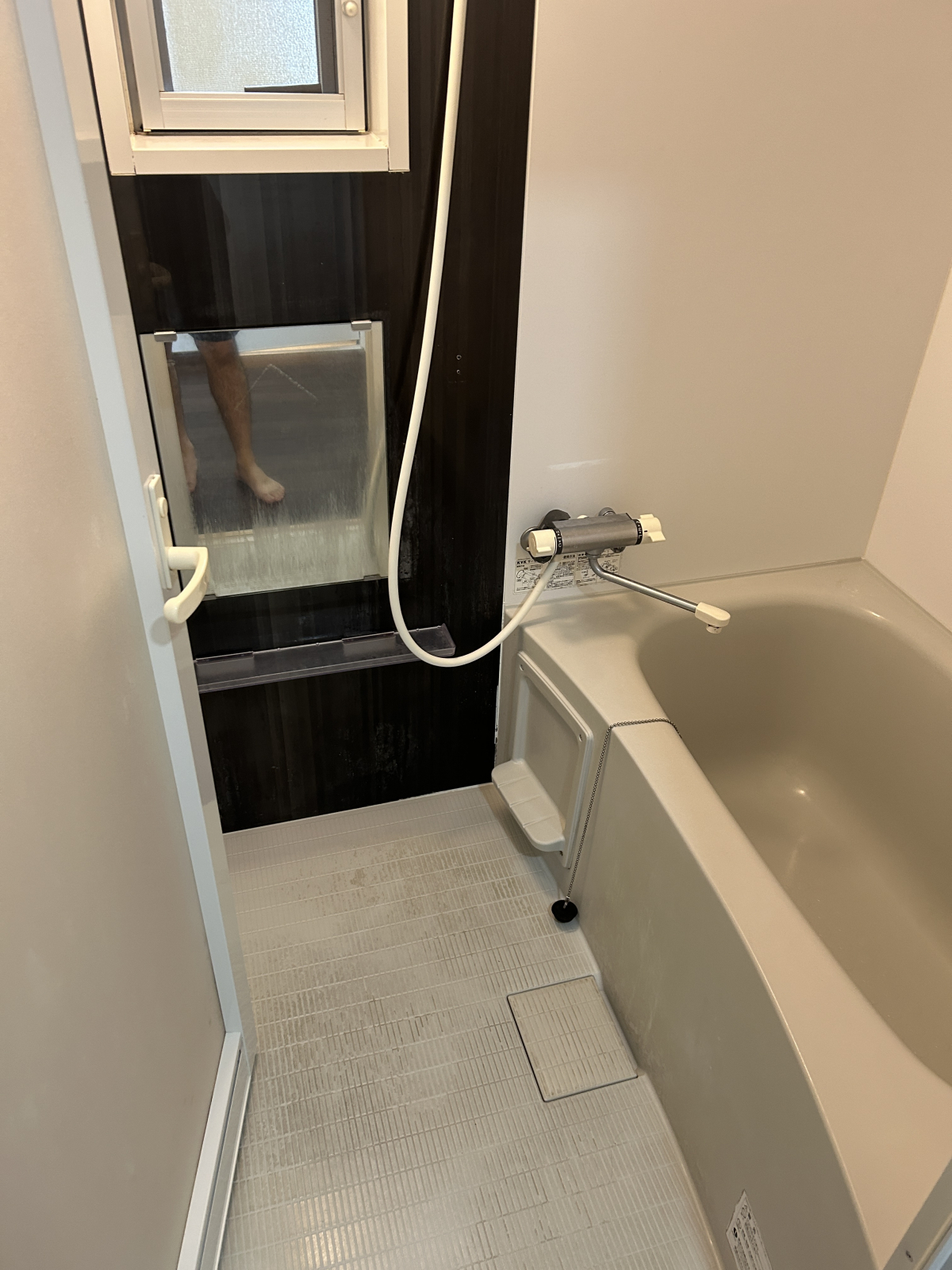 沖縄県うるま市の浴室・お風呂クリーニングの作業前1