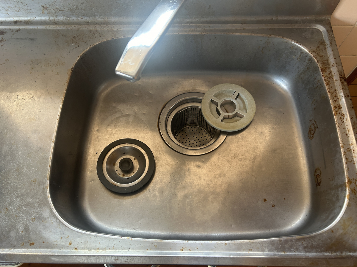 沖縄県うるま市のキッチンクリーニングの作業前1