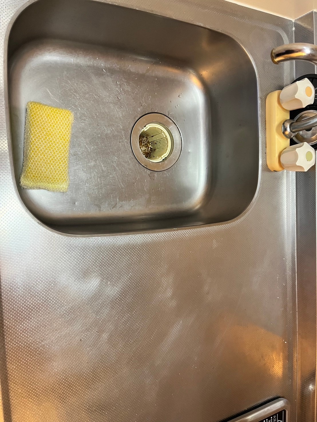 愛知県名古屋市西区の社宅・社員寮の原状回復クリーニングの作業前2