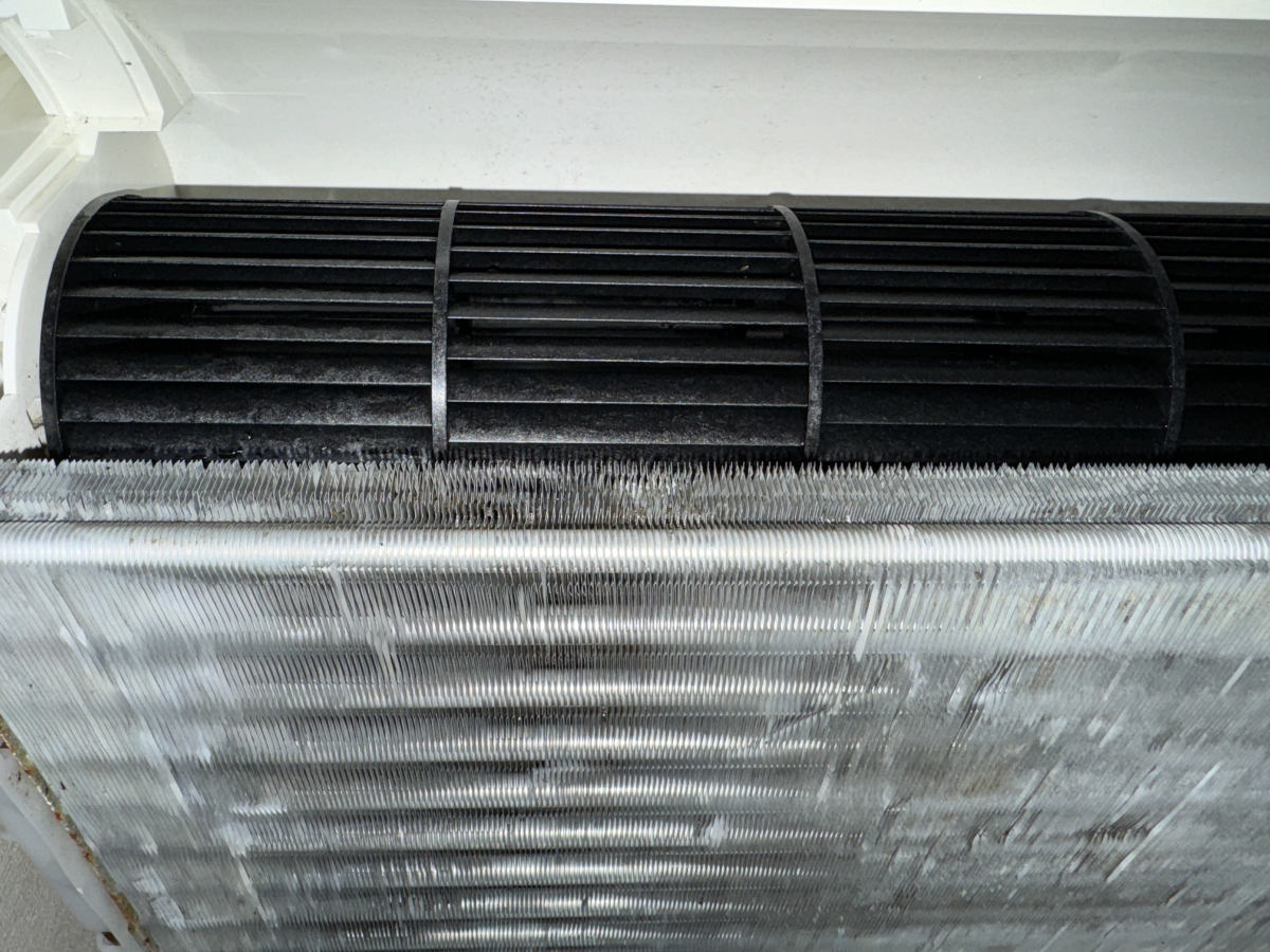 埼玉県三郷市の家庭用床置きエアコンの作業後2