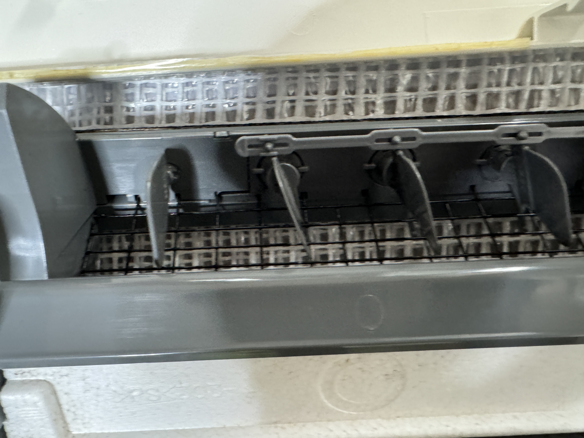 埼玉県三郷市の家庭用床置きエアコンの作業後3