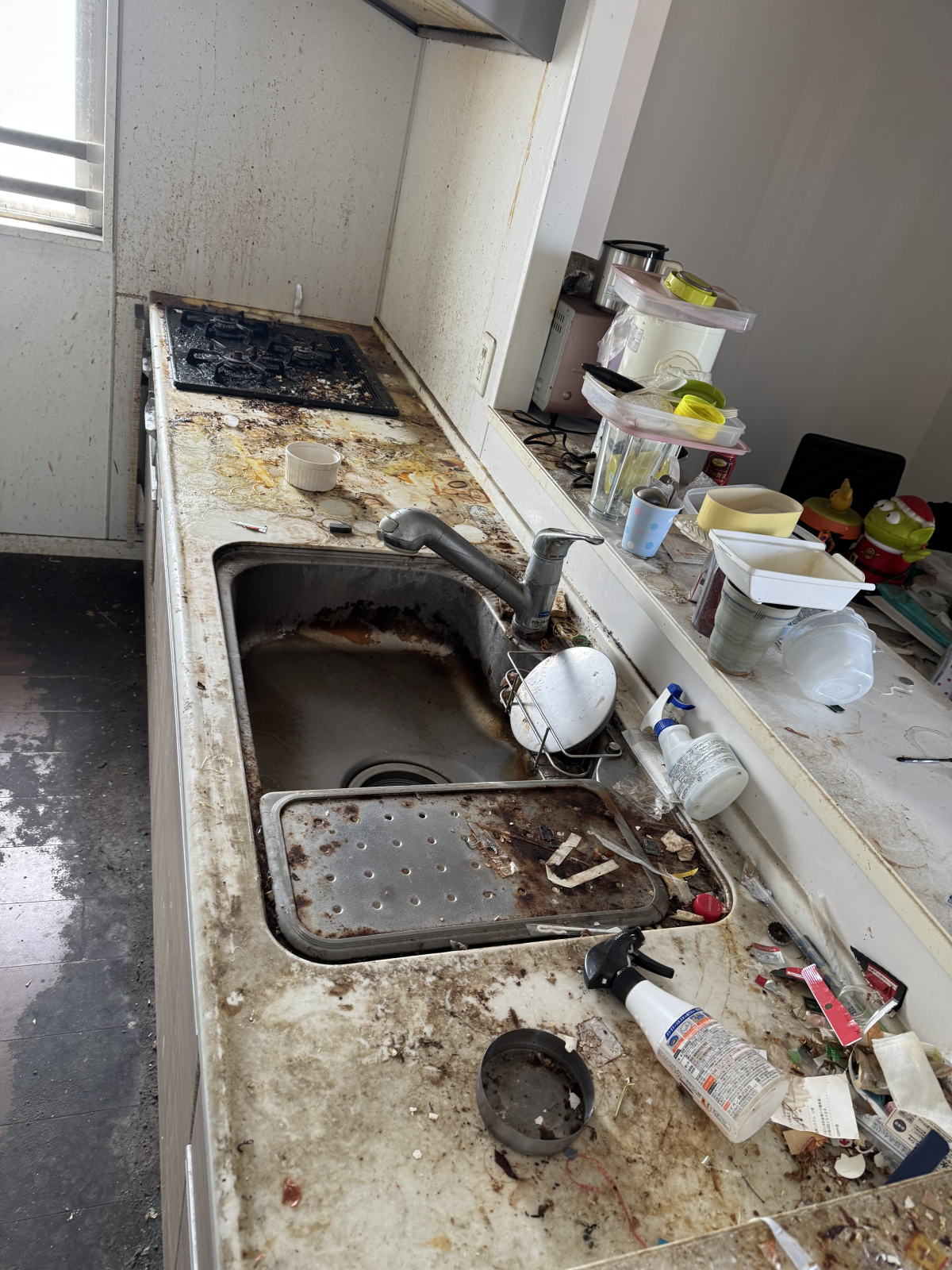 愛知県西尾市のキッチンクリーニングの作業前1