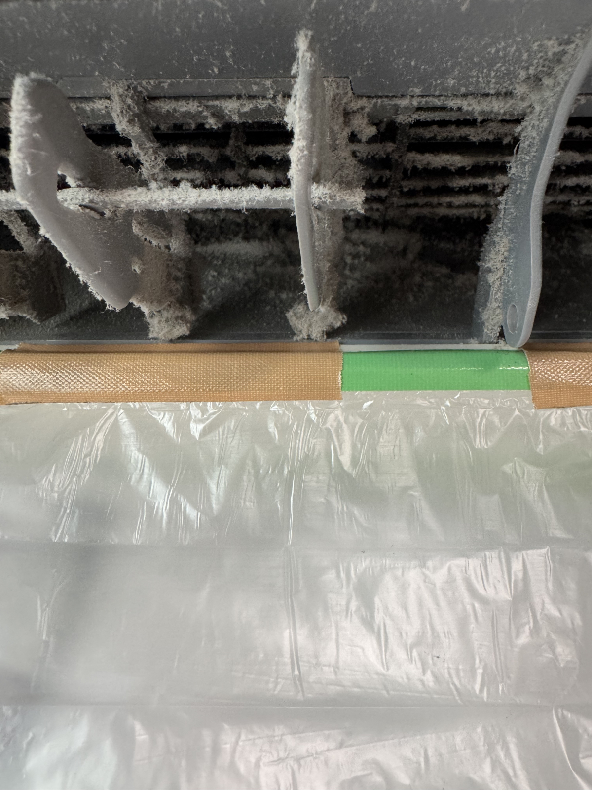 愛知県岡崎市のお掃除機能付きエアコンの作業前2