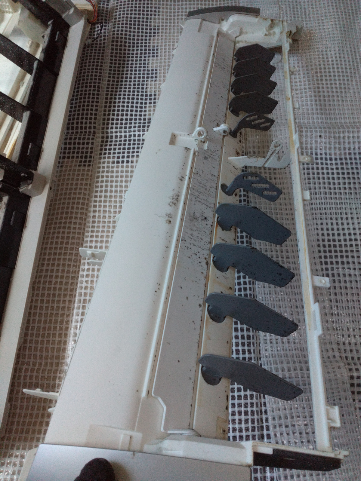 静岡県浜松市中央区の壁掛けエアコンの作業前1