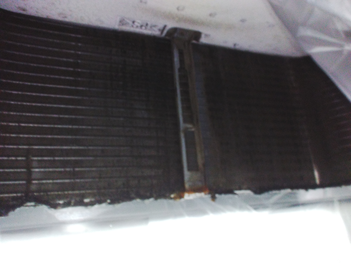 鹿児島県鹿児島市の業務用天井埋め込みエアコンの作業前3