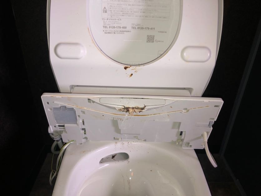 東京都葛飾区のトイレクリーニングの作業前1