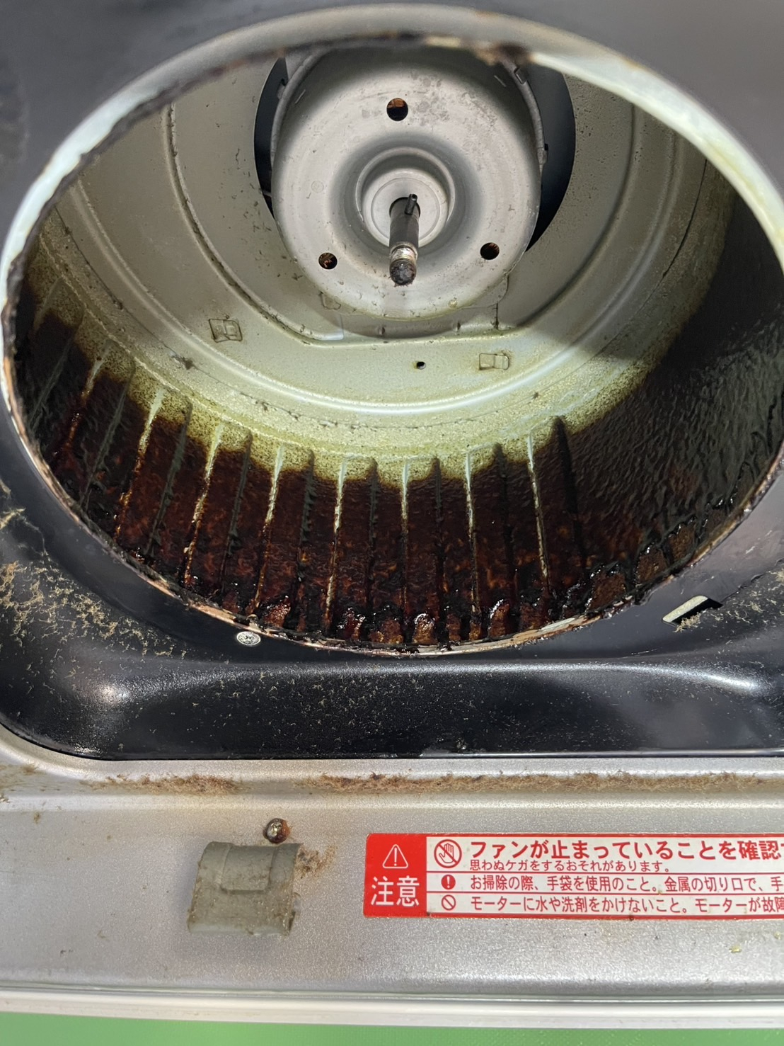 埼玉県久喜市のレンジフードクリーニングの作業前1