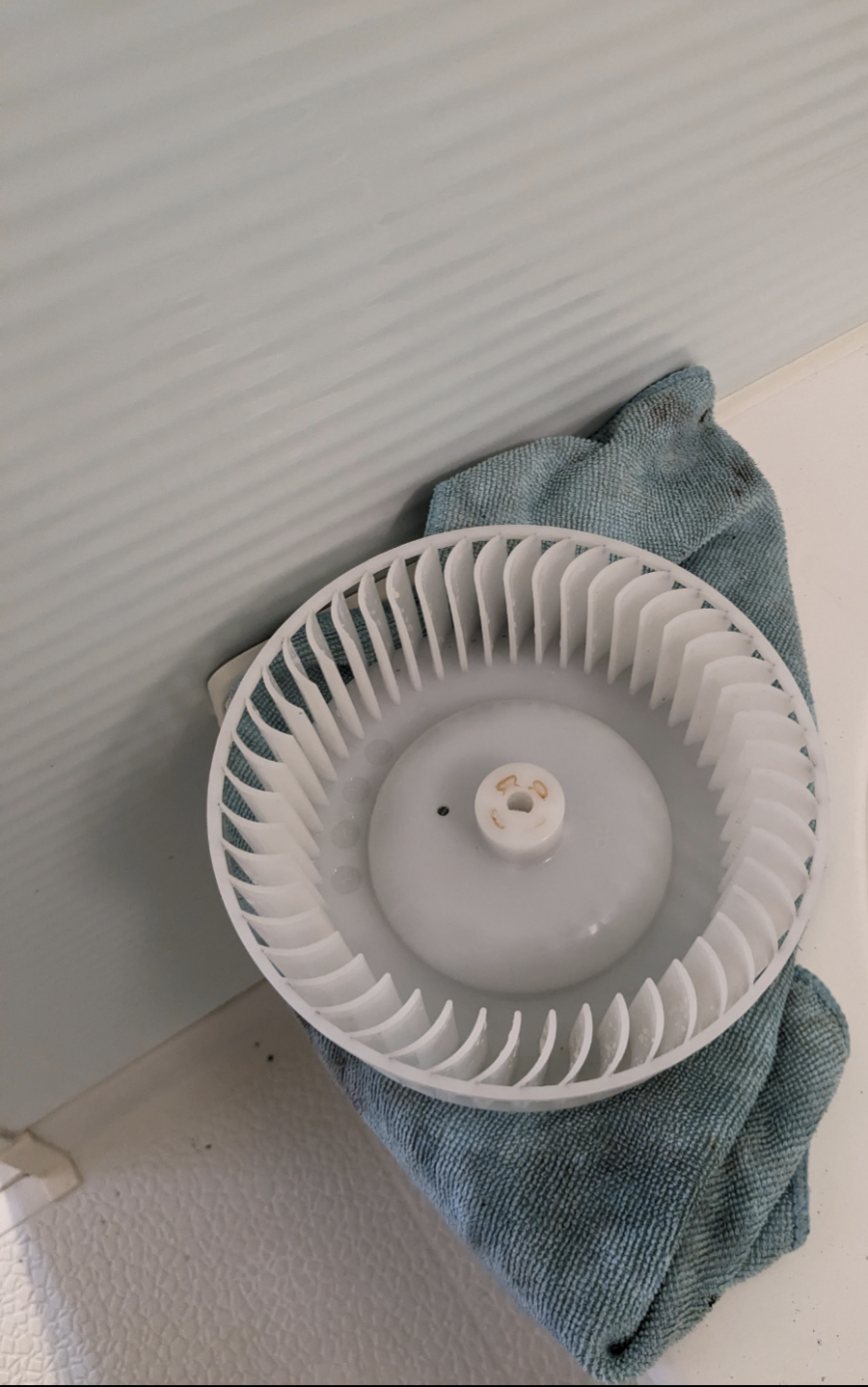 千葉県四街道市の洗面所クリーニングの作業後2