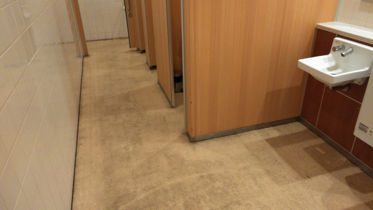 群馬県太田市飯塚町の店舗清掃の作業前1