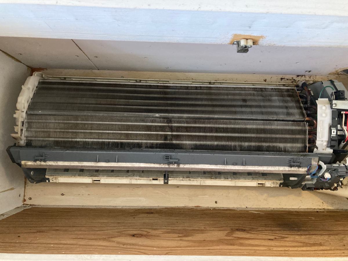 東京都港区の壁掛けエアコンの作業前1