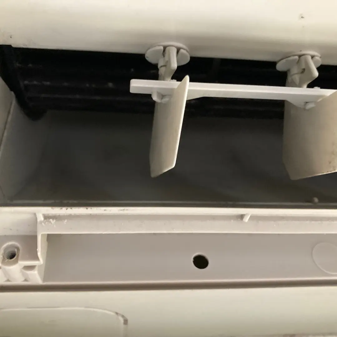 東京都港区の壁掛けエアコンの作業前2