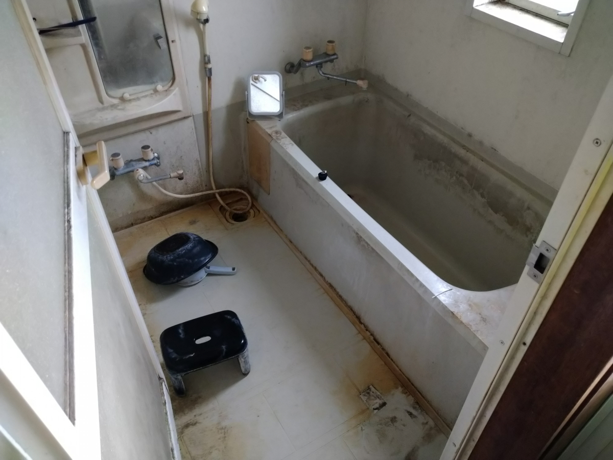 静岡県富士宮市の浴室・お風呂クリーニングの作業前1
