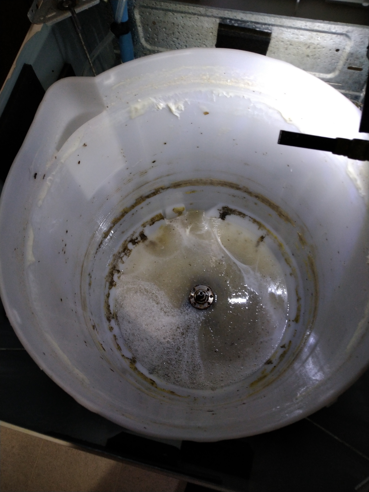 静岡県浜松市浜名区の洗濯機分解クリーニングの作業前2