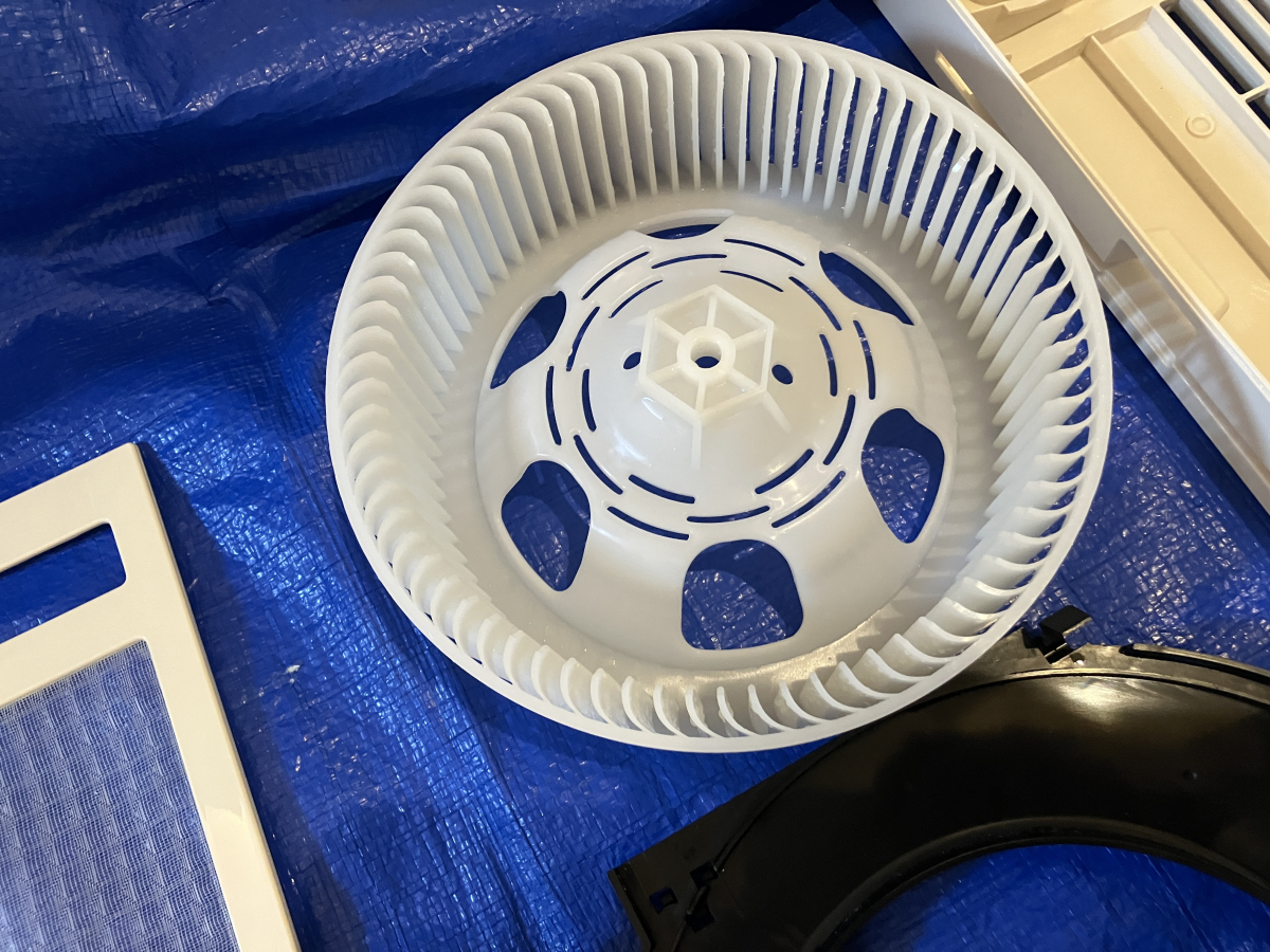 神奈川県川崎市多摩区登戸の浴室乾燥機クリーニングの作業後3