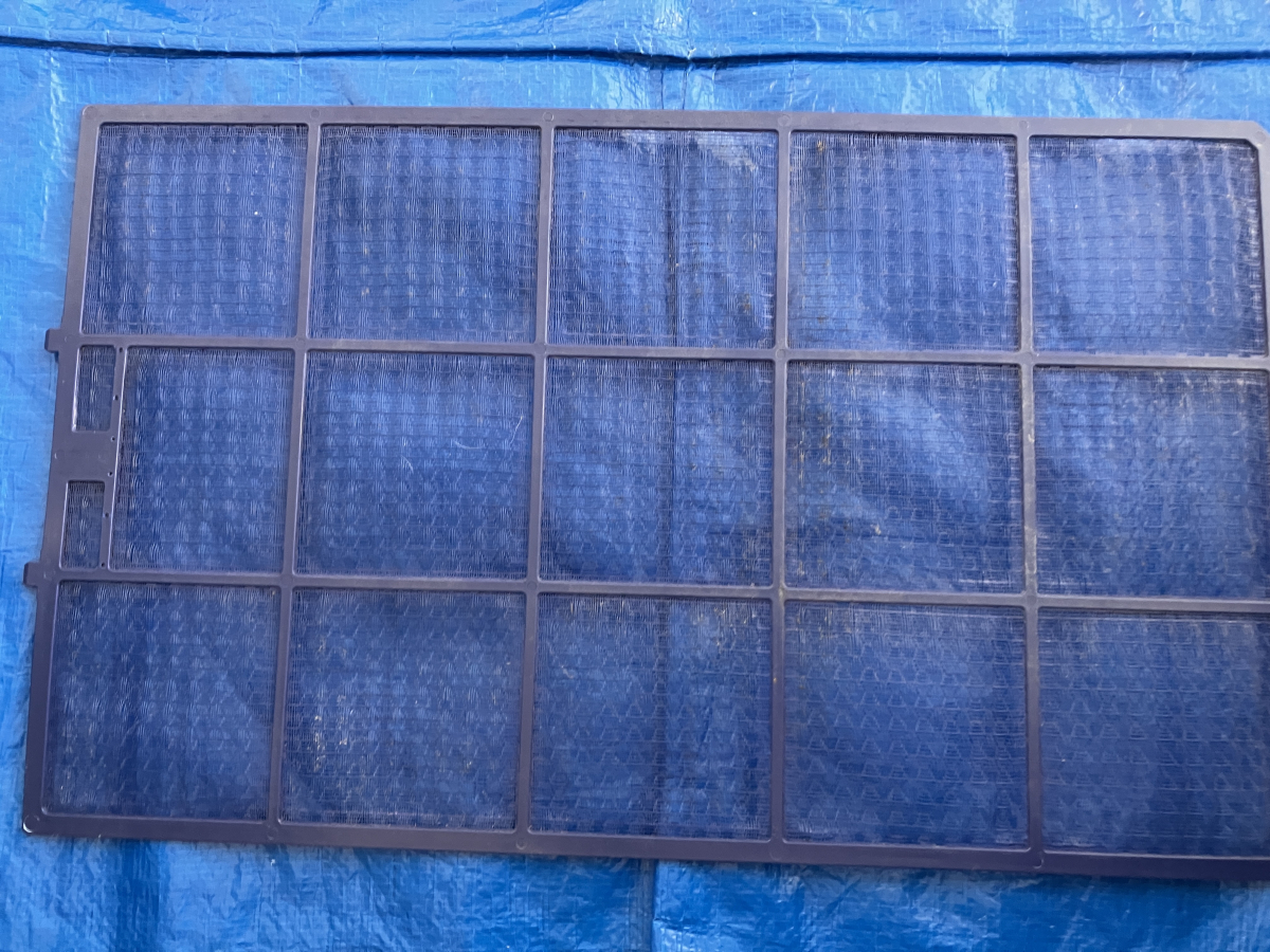 神奈川県川崎市多摩区の家庭用床置きエアコンの作業前3