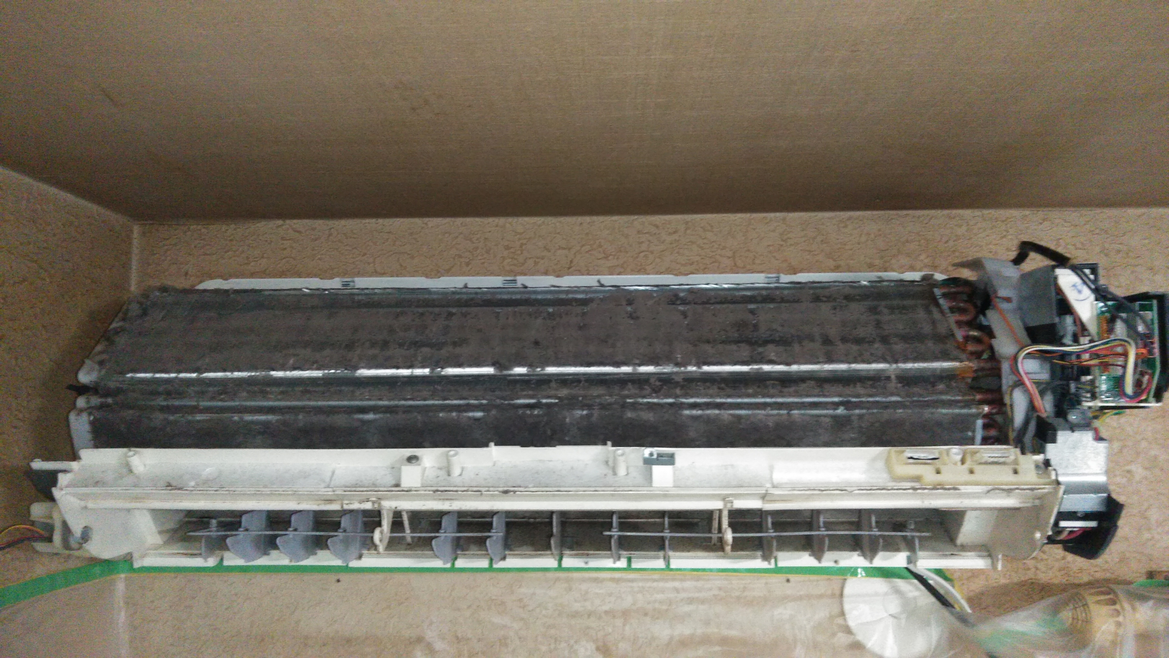 群馬県太田市大原町の壁掛けエアコンの作業前1