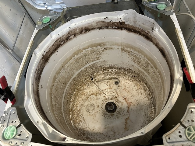 神奈川県鎌倉市の洗濯機分解クリーニングの作業前3