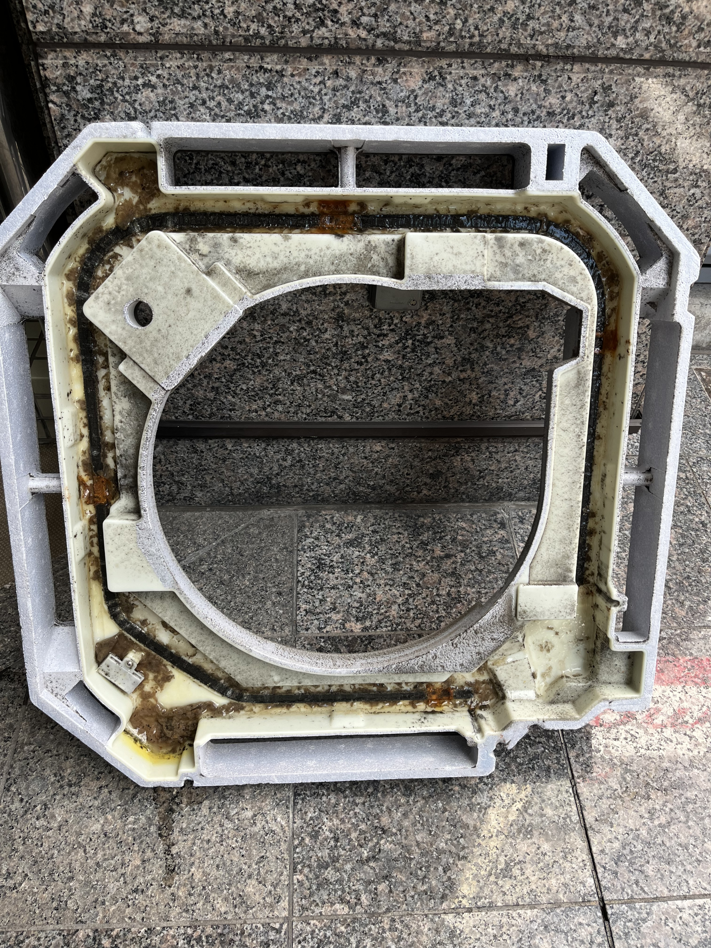 埼玉県入間市向陽台の業務用天井埋め込みエアコンの作業前1