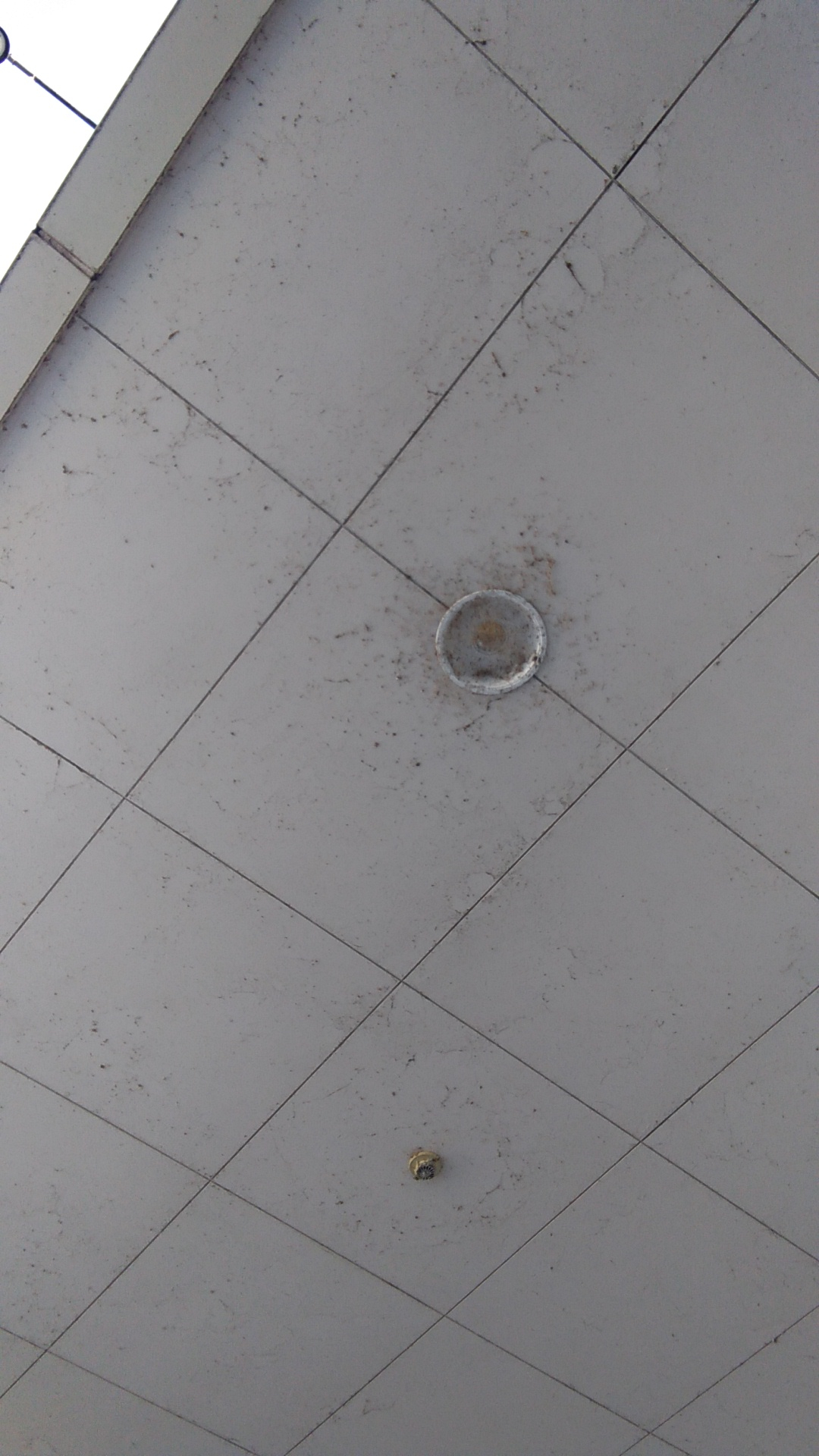 青森県八戸市の店舗清掃の作業前2