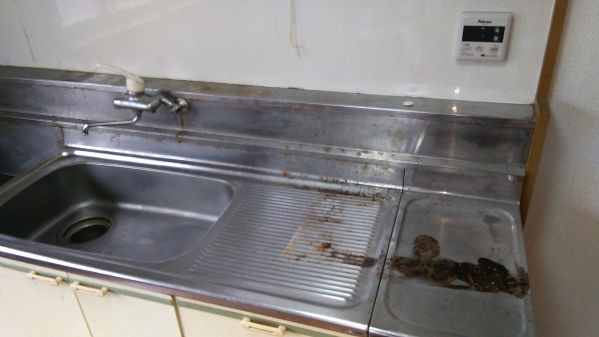 青森県八戸市のキッチンクリーニングの作業前1
