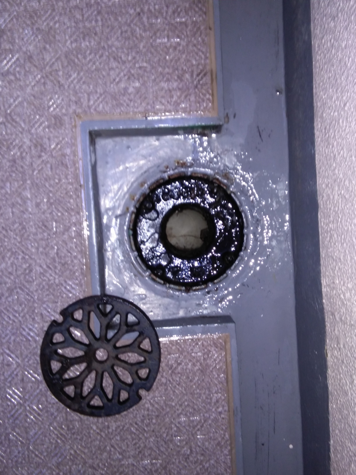 滋賀県大津市のベランダ・バルコニークリーニングの作業後2