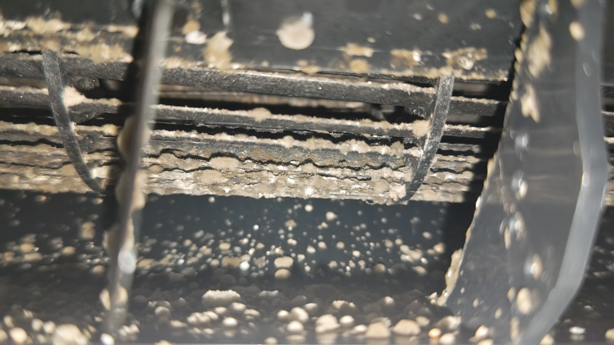 東京都新宿区の壁掛けエアコンの作業前1