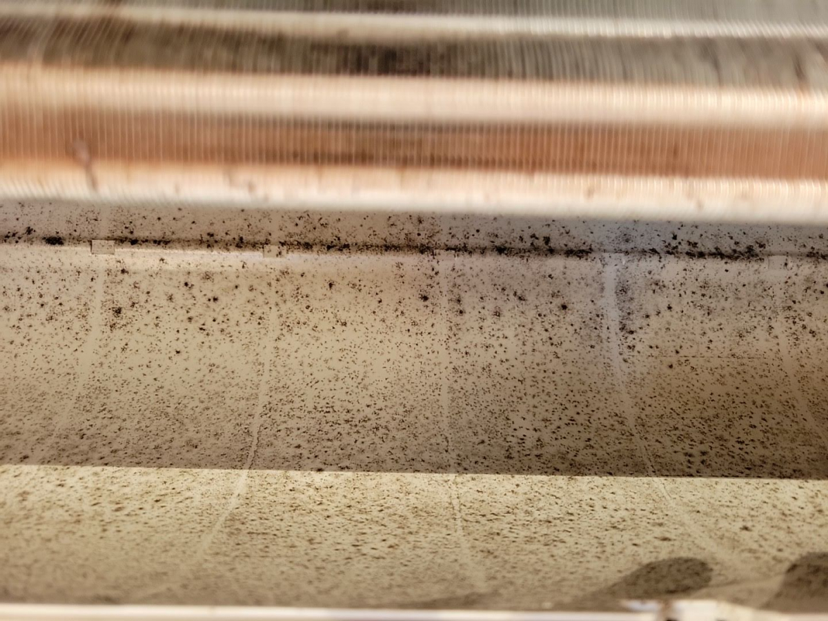 宮崎県延岡市のお掃除機能付きエアコンの作業前3