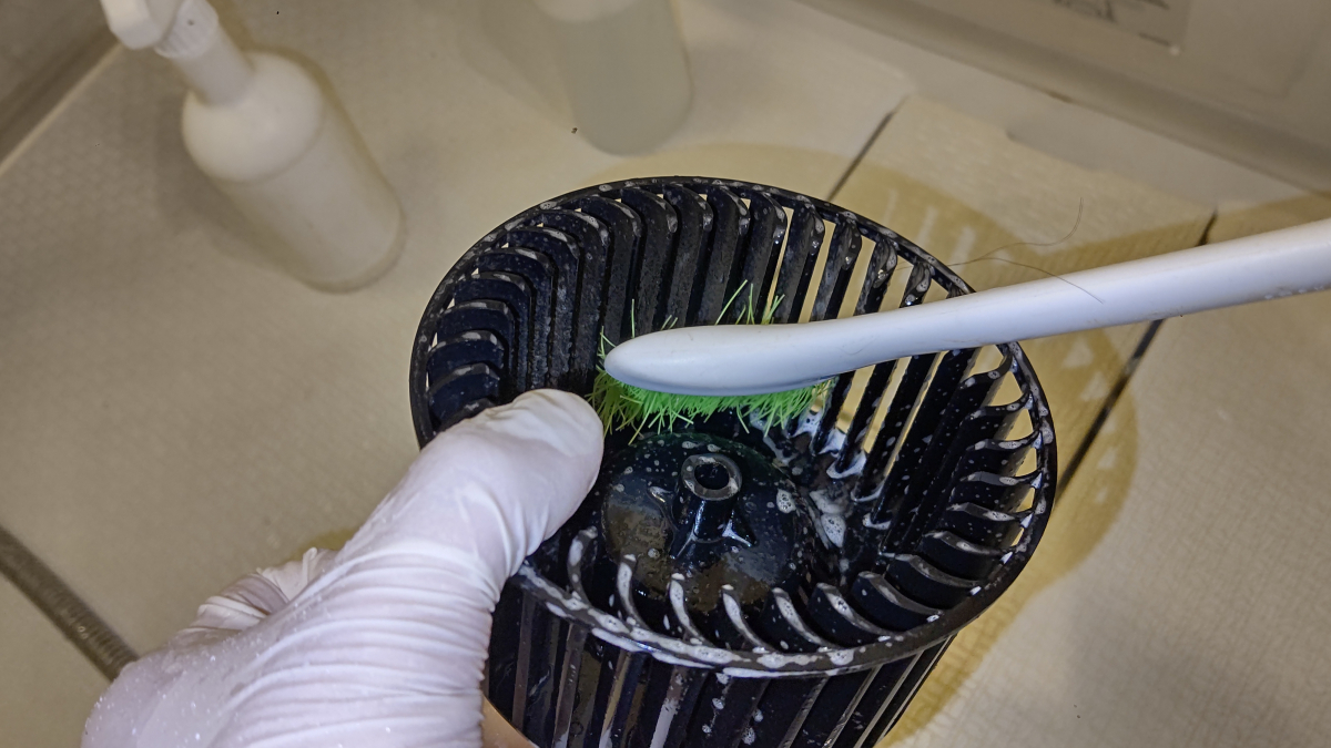 東京都新宿区の浴室乾燥機クリーニングの作業前3