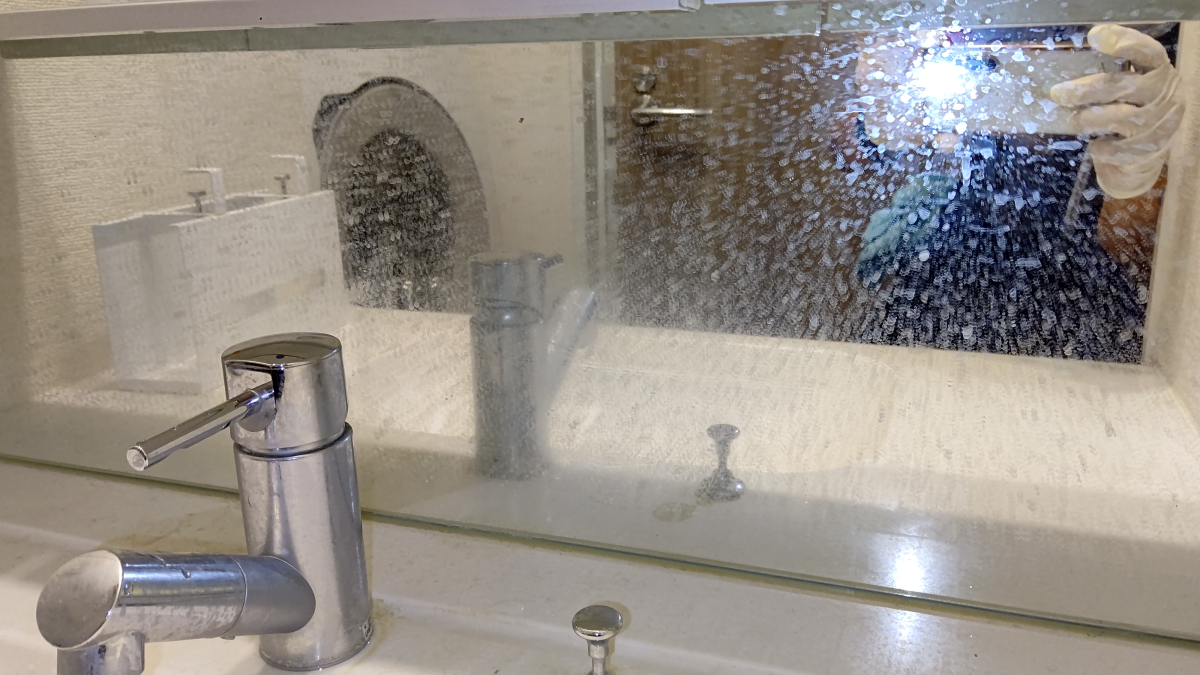 東京都新宿区の洗面所クリーニングの作業前1